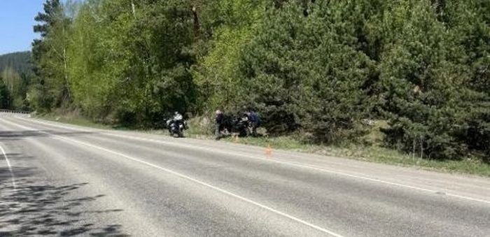 Кемеровский байкер получил травмы, налетев на камень у Манжерока