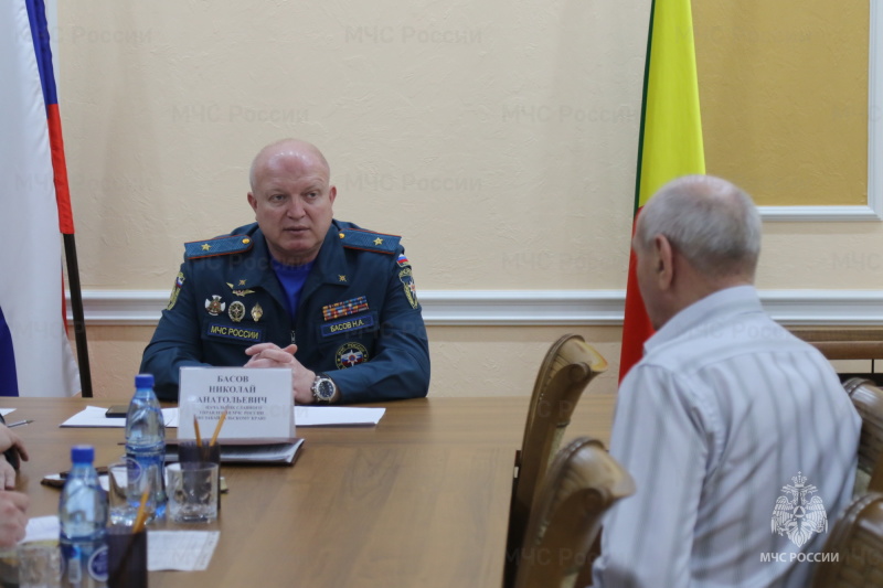 Начальник Главного управления Николай Басов провёл личный приём забайкальцев