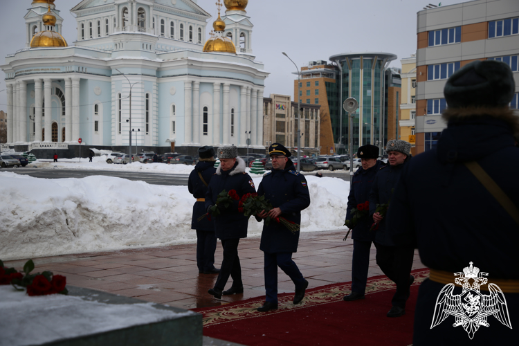 В Мордовии руководитель территориального Управления Росгвардии принял участие в церемонии, посвященной Дню защитника Отечества 