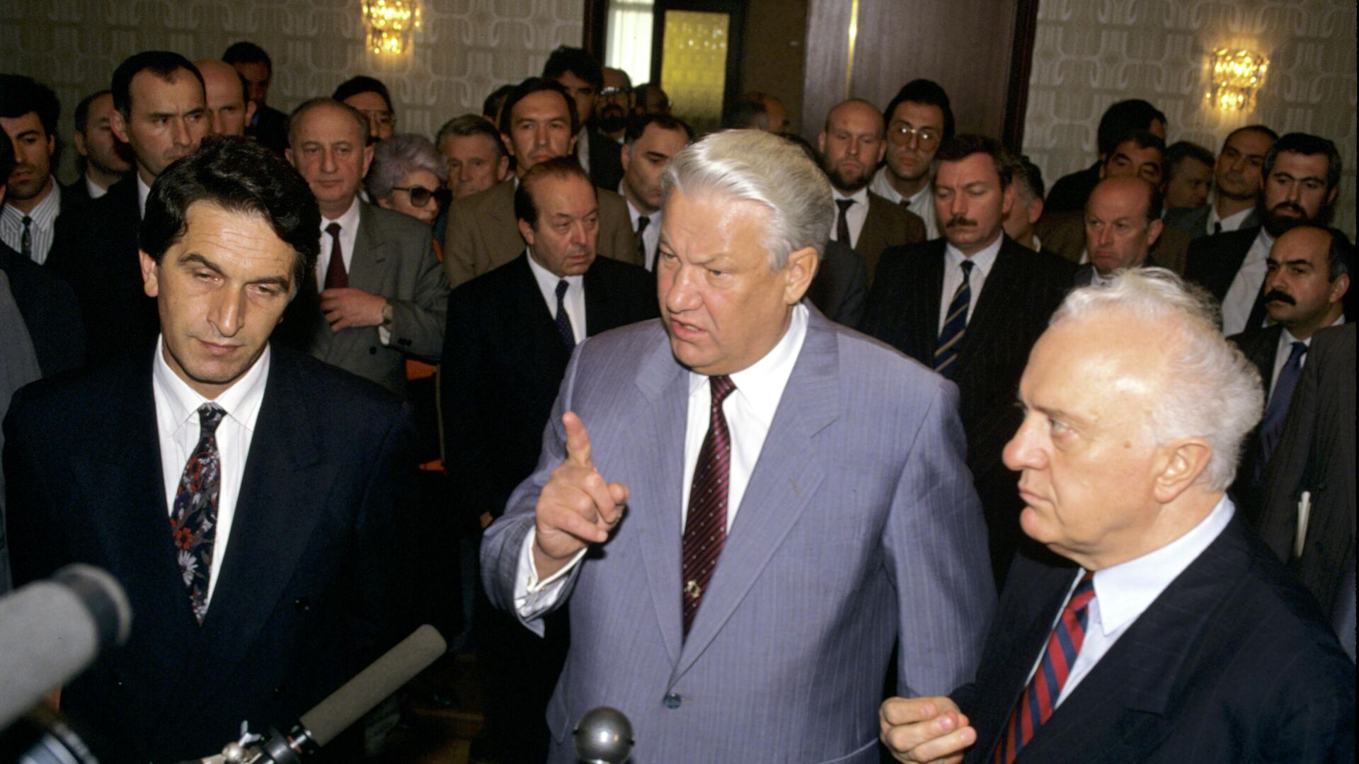 Преговоры Ардзинба,Ельцина и Шеварнадзе - Sputnik Абхазия, 1920, 03.09.2025
