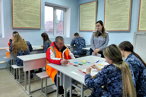 Сотрудники ИК-2 делятся практическими навыками с курсантами 