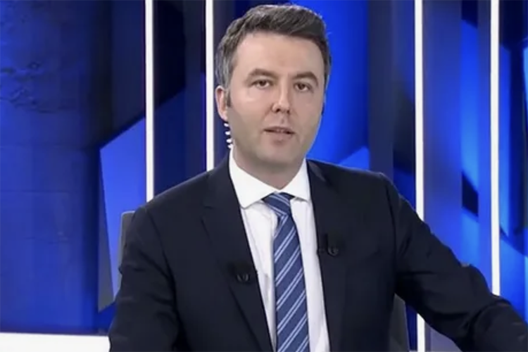 Самый громкий и болезненный арест — журналист Мехмет Акиф Эрсой, бывший главный редактор Habertürk TV