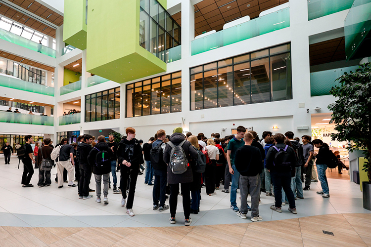 В 2025-м Университет Иннополис вошел в десятку лучших университетов страны (мировой рейтинг Times Higher Education World University Rankings 2026) и занял 1-е место по качеству академической среды (список лучших вузов РФ от Forbes)