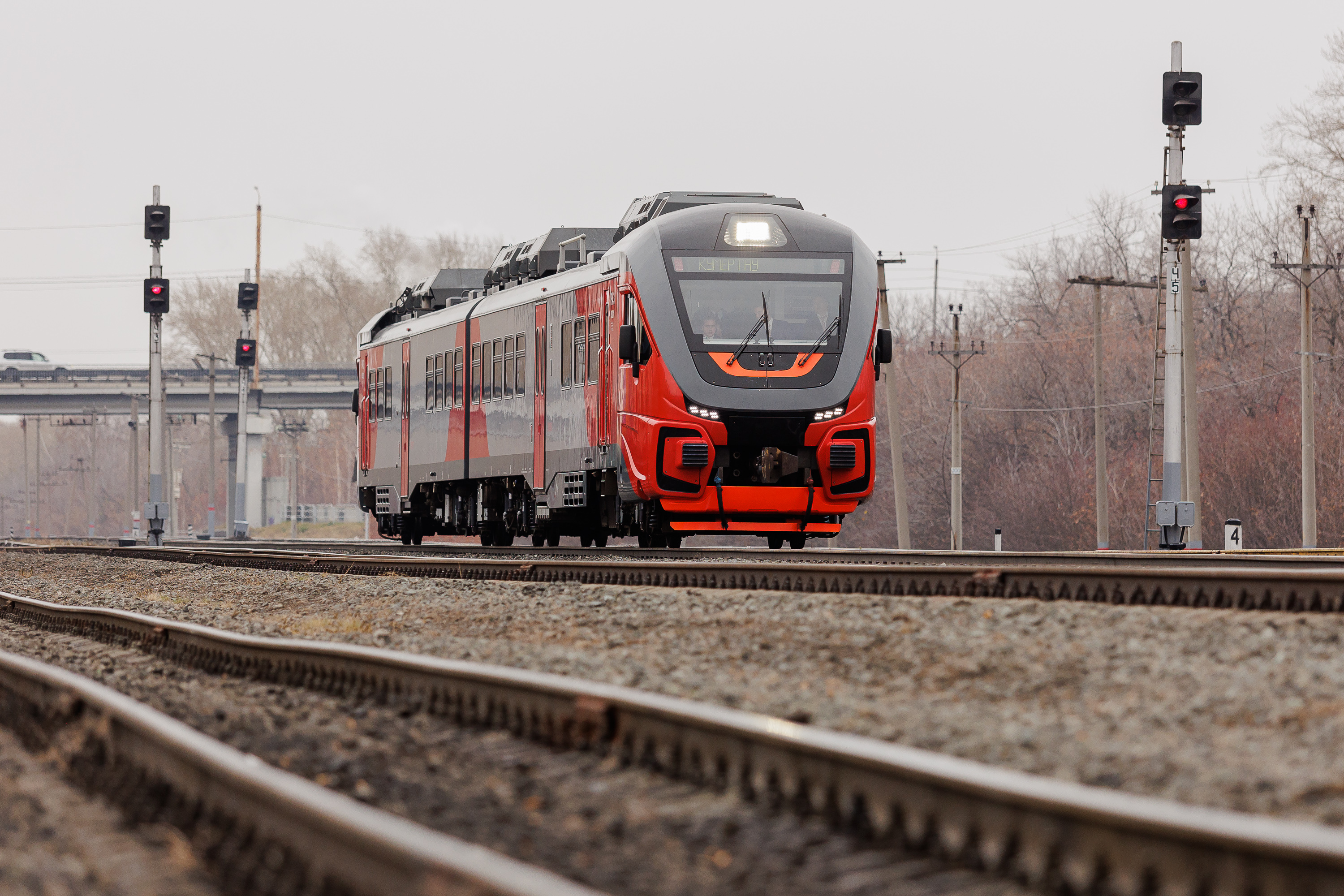 Поезд екатеринбург челябинск. Скоростная электричка. Новый дизель поезд. Пригородный поезд. Рельсовый автобус.