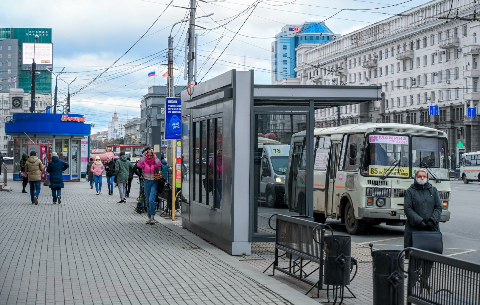 19 маршрут челябинск остановки. Зеленая остановка. Остановка Кировка Челябинск. Остановка Плеханова Челябинск.