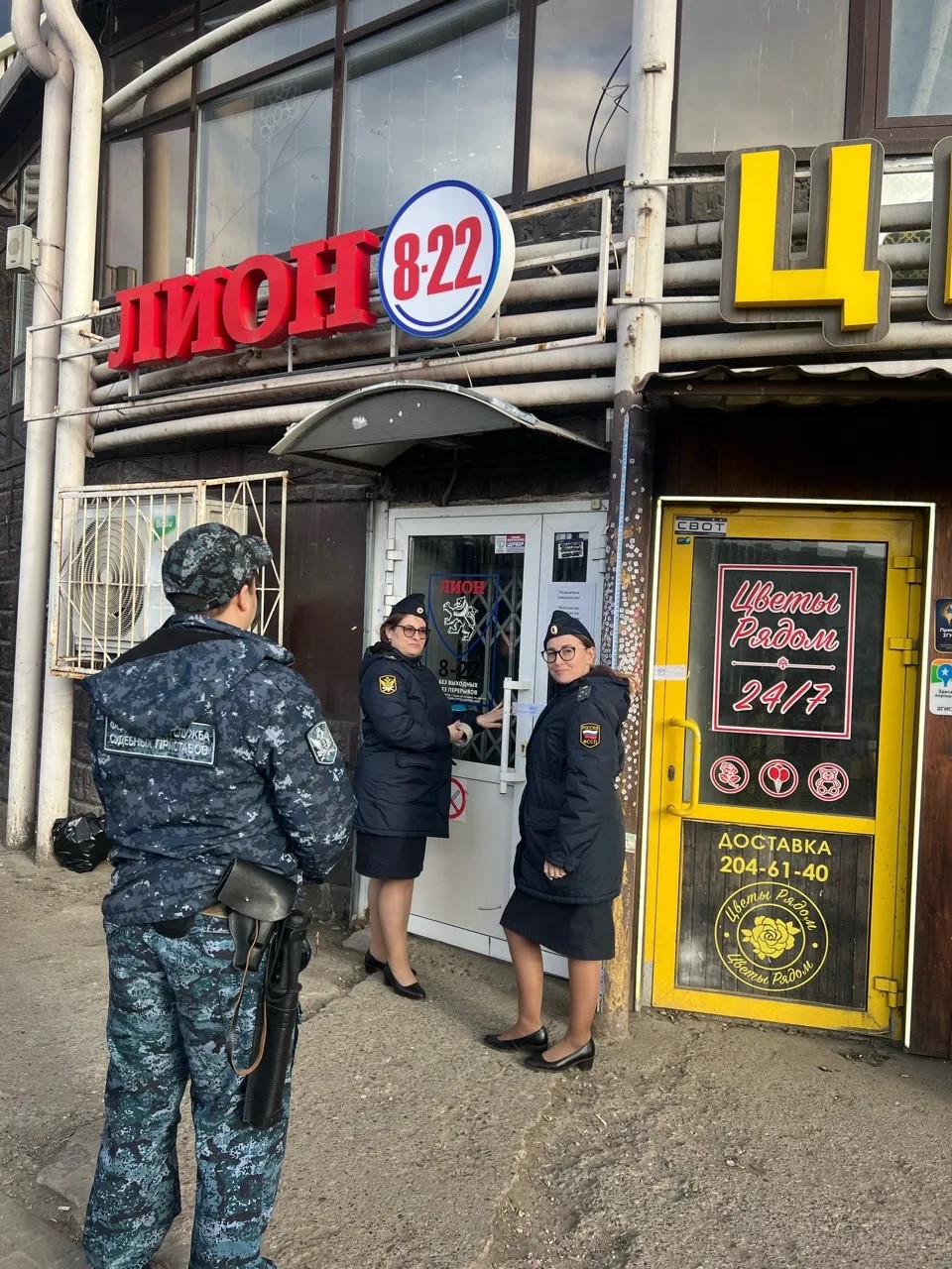 Приставы опечатали ТЦ в центре Перми, владелец которого судится с мэрией