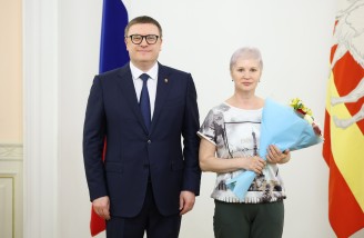 Алексей Текслер вручил государственные и региональные награды южноуральцам. Автор фото - Наиль Фаттахов 