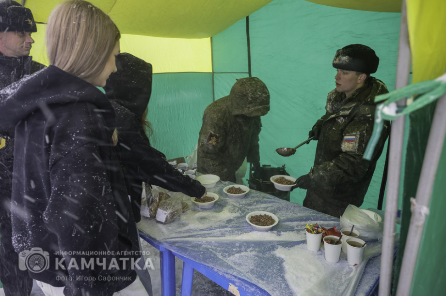 Камчатка объединилась ради Победы! (фоторепортаж). Фотография 58 Камчатка объединилась ради Победы! (фоторепортаж). Фото: «Камчатка Сегодня» \ Игорь Сафончик. Фотография 58