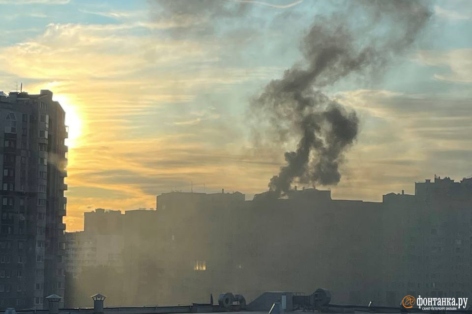 Пожар в горелово 6 мая. Пожар на волхонке. Что горит в спб сейчас на юге. В питере сгорела рс6. Пожар в купчино сейчас.