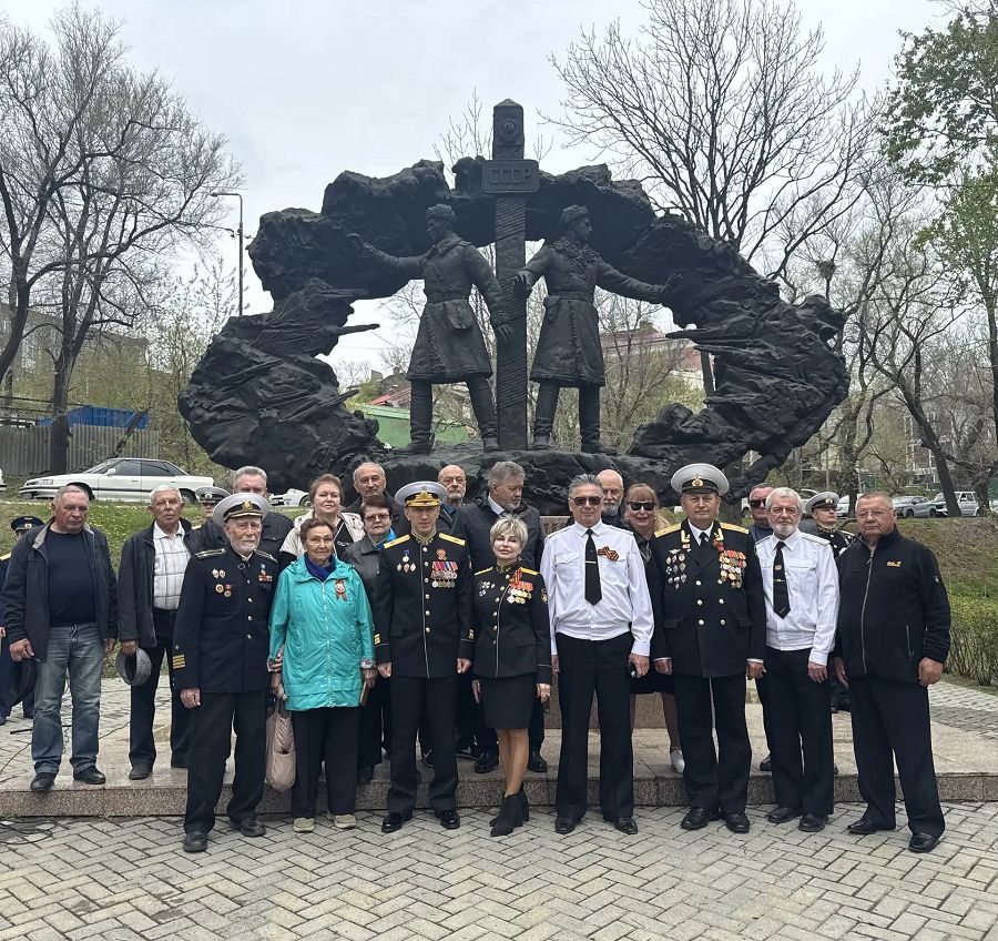Фото: пресс-служба УФСБ по ТОФ | Военные контрразведчики ТОФ провели митинг, посвящённый Дню Победы