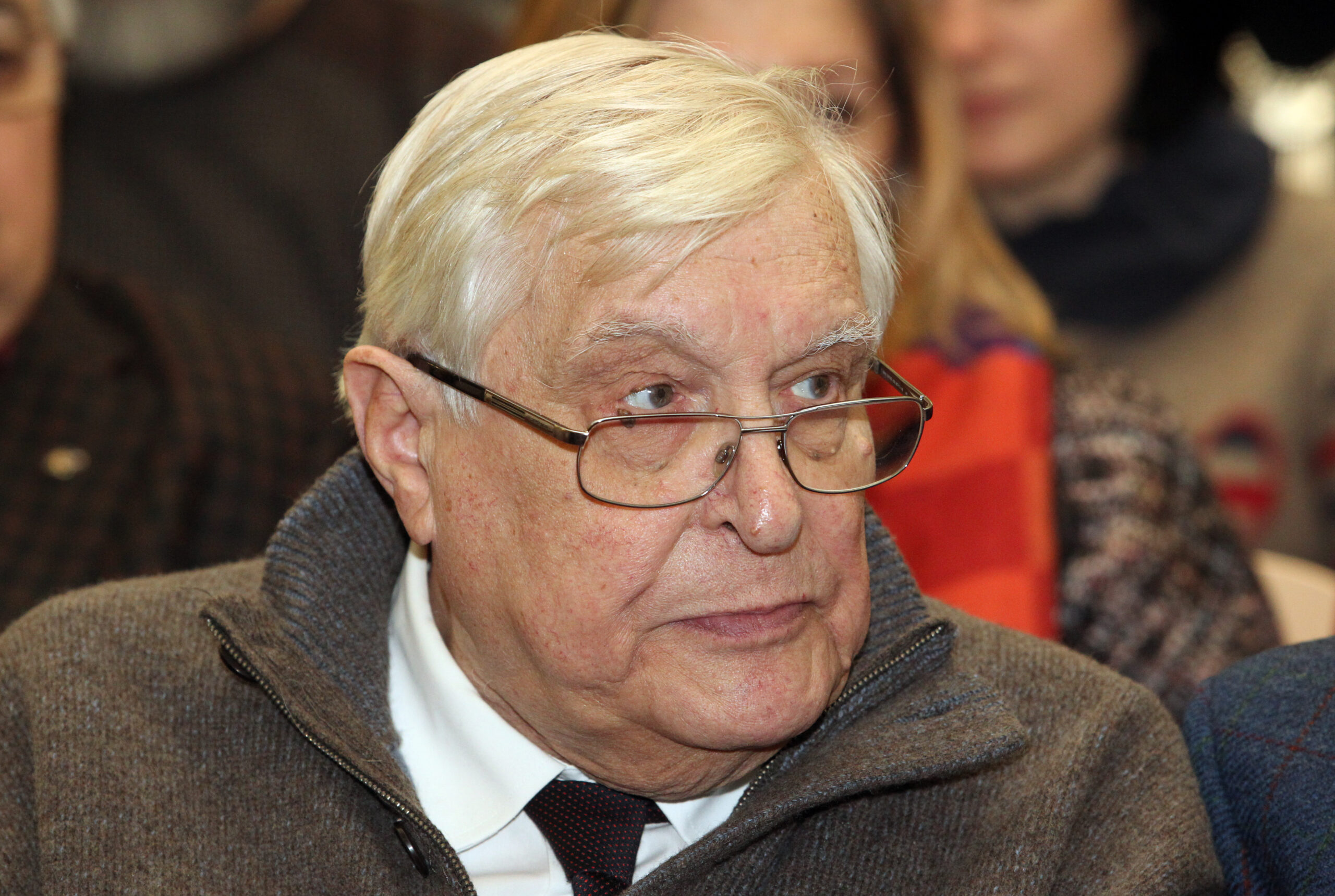 Басилашвили где играет