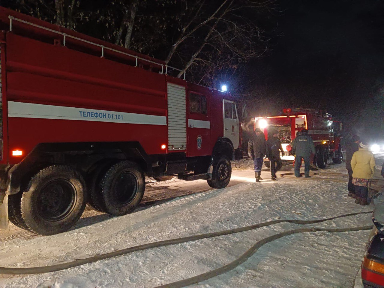 пожар на фрунзе. пожар на улице демьяна бедного. пожарные тушат пожар. вми фрунзе пожар. пожар в сызрани вчера.