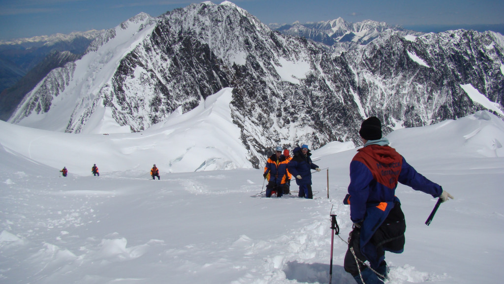 Алтайские спасатели и представители туризма обсудили риски при восхождении на Белуху Фото №2