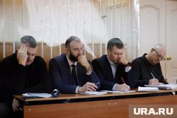Адвокаты (слева направо) - Курочкин, Половников, Баженов, Попов - постарались доказать непричастность своих клиентов к убийству и покушениям