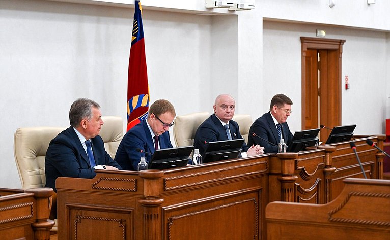 В Парламентском центре Алтайского края состоялось выездное заседание Комитета СФ по конституционному законодательству и государственному строительству и Комитета СФ по федеративному устройству, региональной политике, местному самоуправлению и делам Севера