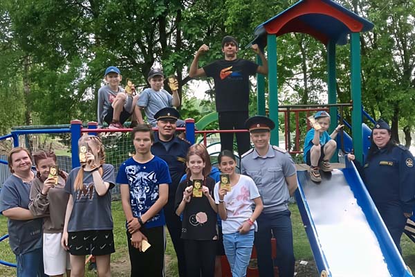 Сотрудники ЛИУ-3 УФСИН России по Тверской области провели спортивный праздник в реабилитационном центре для несовершеннолетних