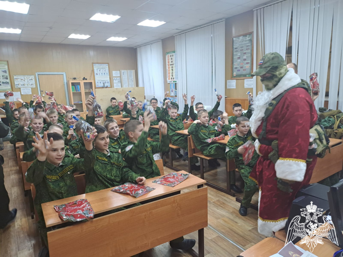 В Воронеже продолжается Всероссийская акция Росгвардии «Дед Мороз специального назначения» 