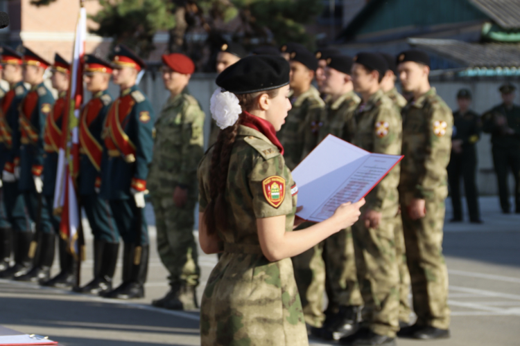 Клятву кадета в торжественной обстановке дали десятиклассники 17-й школы города Благовещенска