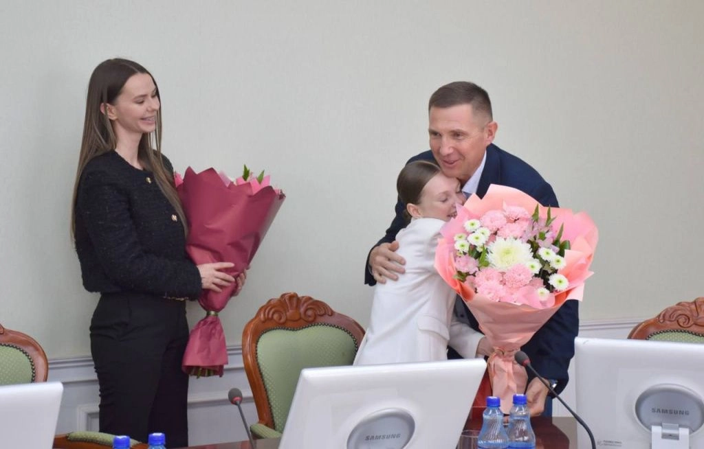 Сфоия Дамарнацкая с мэром Пензы Олегом Денисовым.jpg