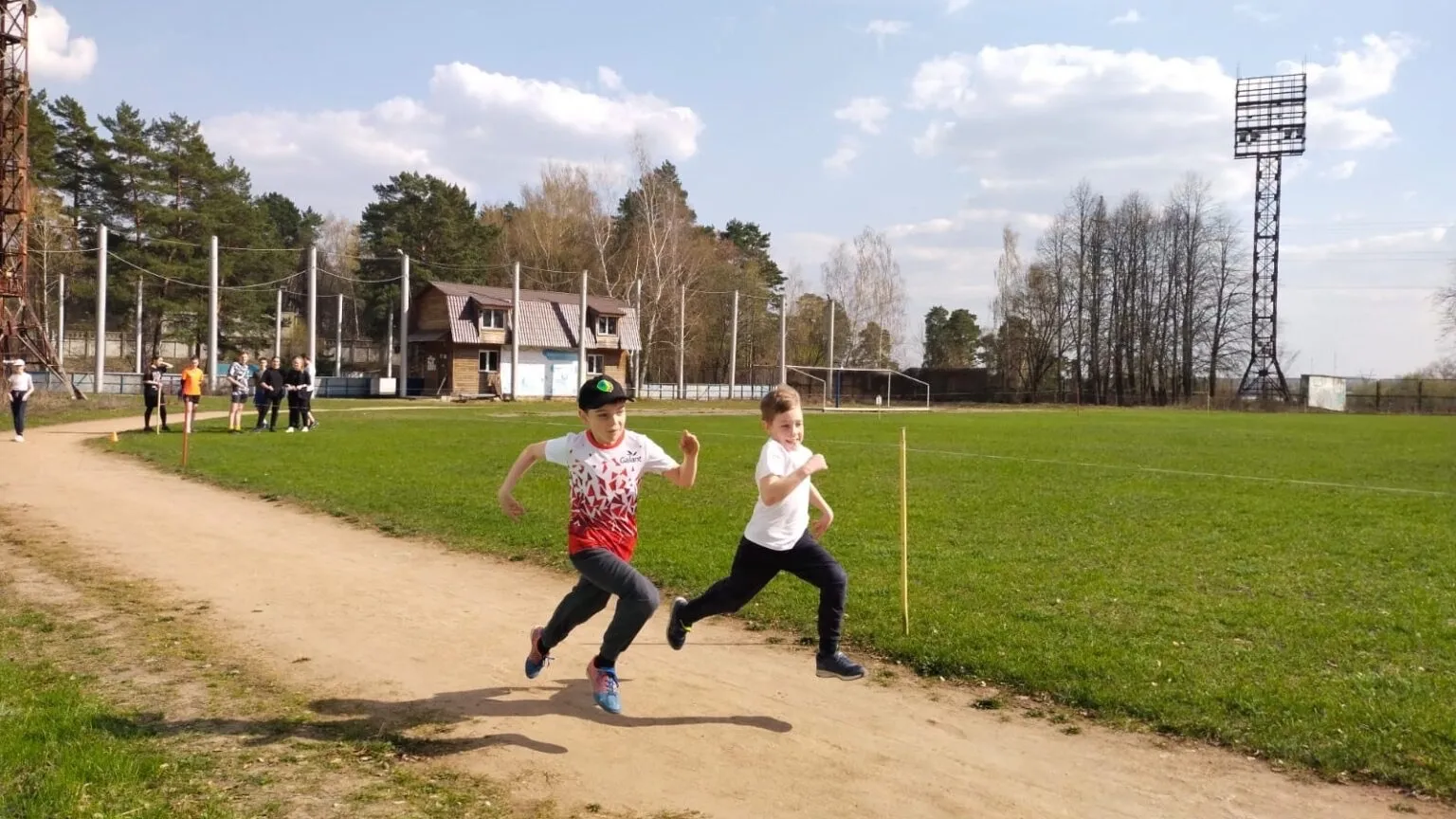 Спорт протвино. Стадион для бега в школе. Бег на стадионе. Турники в городе Протвино. Зумба Протвино.