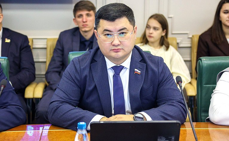 Борис Хачиров