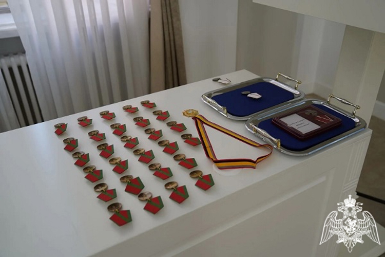 В преддверии празднования 81-й годовщины Победы в Великой Отечественной войне в правительстве Курской области прошла церемония вручения государственных и ведомственных наград