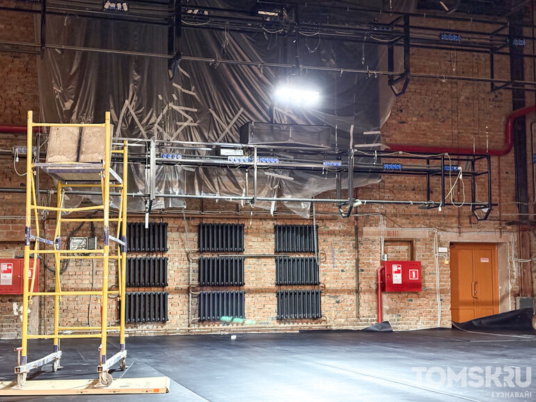 Зал отремонтировали, но не хватает тепла: как живет томский Дворец пионеров