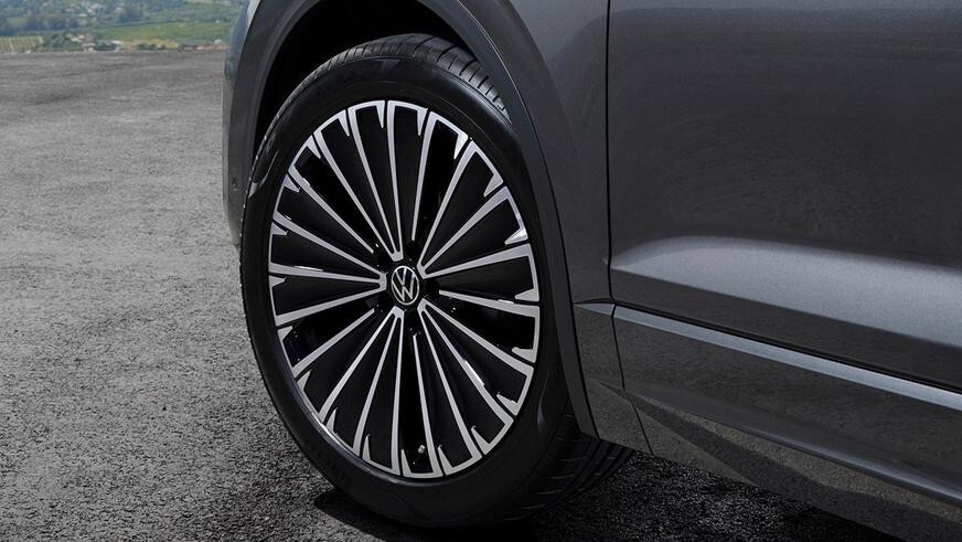 Volkswagen представил обновлённую версию кроссовера Touareg
