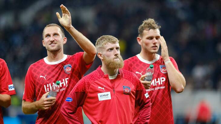 Лидер «Хайденхайма» Ян-Никлас Бесте (в центре)