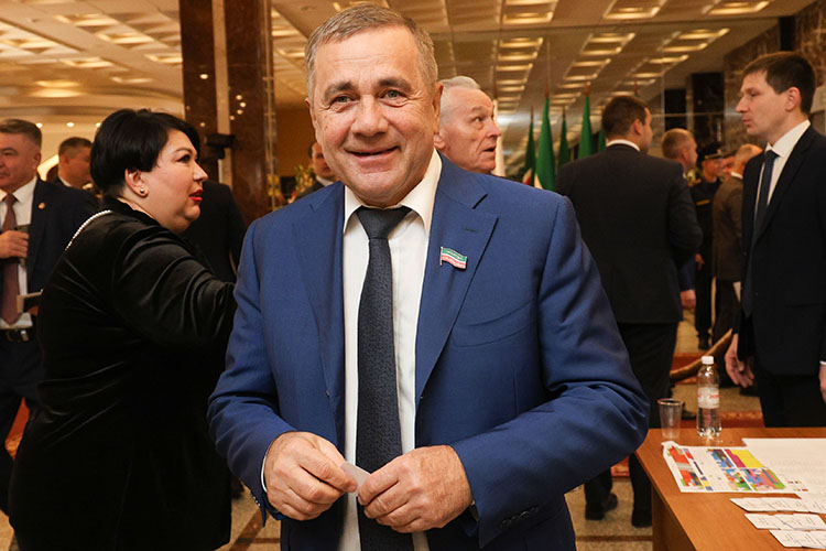 «Он финансист до мозга костей, все цифры из презентаций помнит наизусть, поэтому процесс сбора платежей в республике так хорошо выстроен», — указывает собеседник «БИЗНЕС Online» Рифнуре Сулейманове