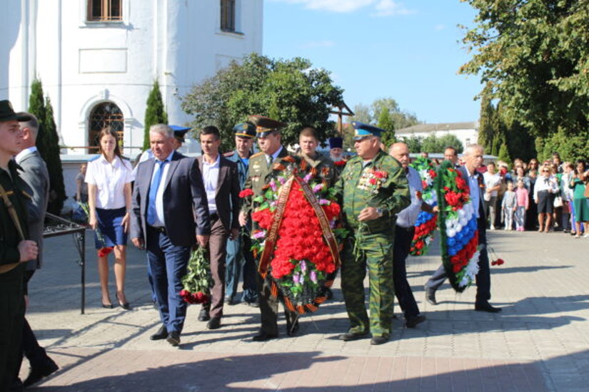 Жители Почепа приветствовали эстафету Вечного огня в День города