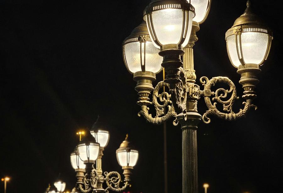 Решения, проливающие свет. Доля энергосберегающих фонарей в Петербурге выросла до 60 % | ФОТО Ravi K on Unsplash