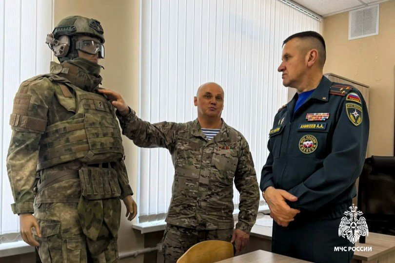 Укрепляя межведомственные связи: начальник Уральского института ГПС МЧС России Алексей Аникеев обсудил с директором филиала Центра «Воин» Сергеем Платуновым вопросы сетевого обучения и подготовки кадров