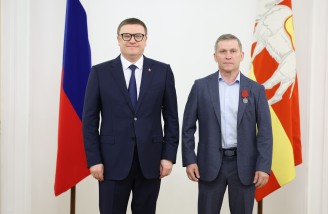 Алексей Текслер вручил государственные и региональные награды южноуральцам. Автор фото - Наиль Фаттахов 