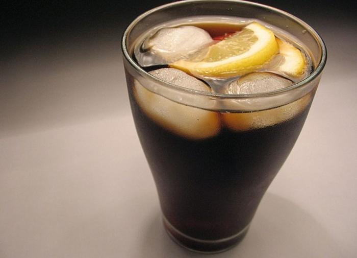AJPH: потребление сладких газированных напитков может сократить жизнь