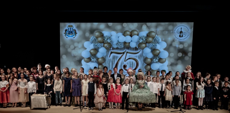 История старейшей музыкальной школы неразрывно связана с культурным развитием города, - отметил Глава краевой столицы Евгений Беляев 