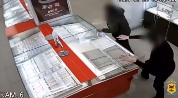 Читинец ограбил ювелирный магазин 