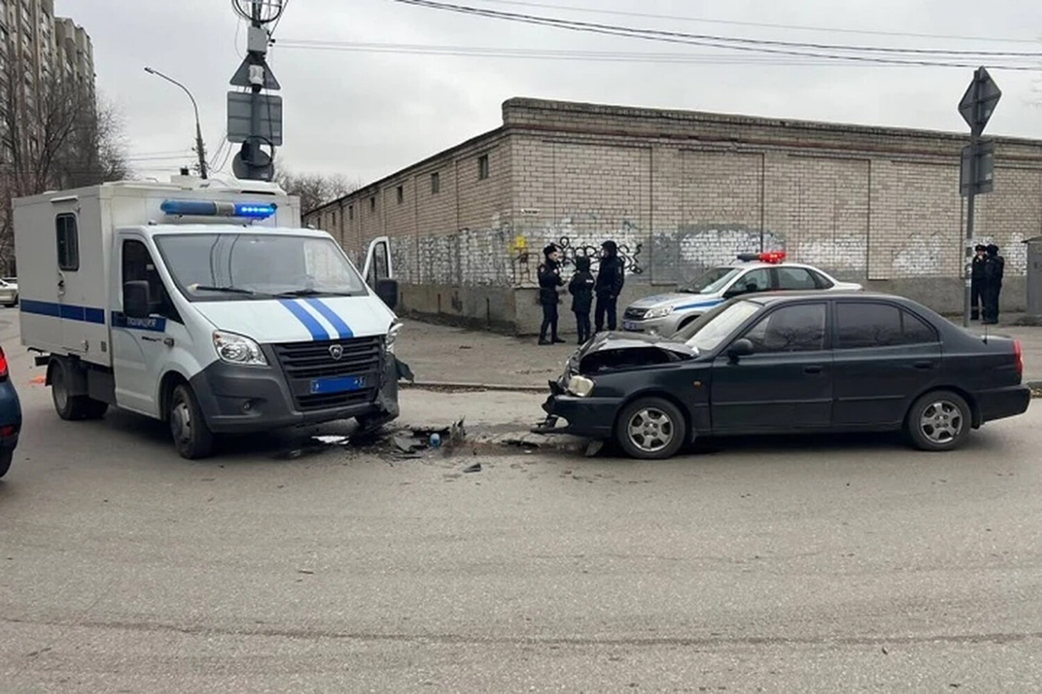 Свежие новости на сегодня в ростове. Автозак полиции. Автозак автомобиль. Газель полиция.