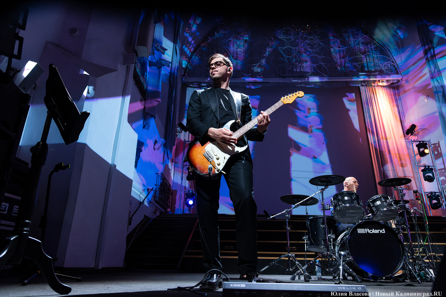 Концерт кино в калининграде. Монах поющий рок. Калининград выступление. Концерты калининград. Калининград кто выступает в доме искусств 9 октября.