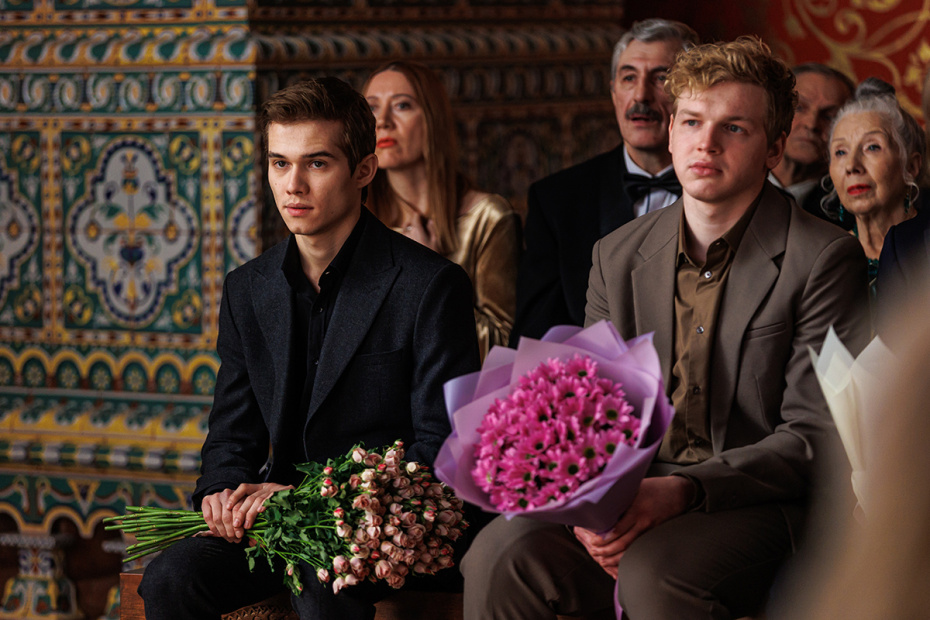 Кадры из фильма «Москва слезам не верит. Всё только начинается». Актер Рузиль Минекаев