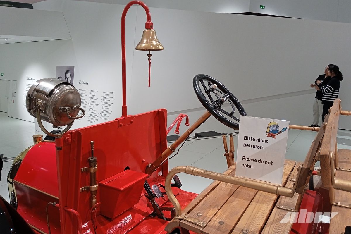 От экспериментов с электричеством до Volkswagen Beetle: 150 лет со дня рождения Фердинанда Порше