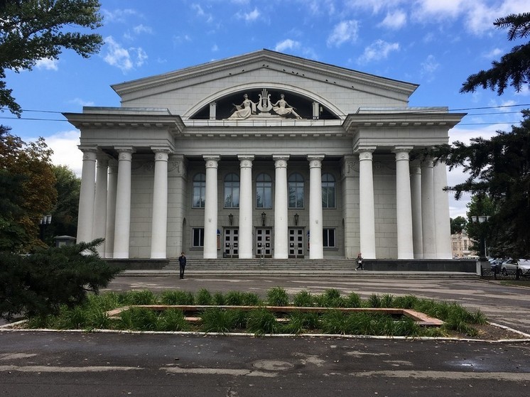 В Саратове судят чиновника, отвечавшего за реконструкцию театра оперы и балета