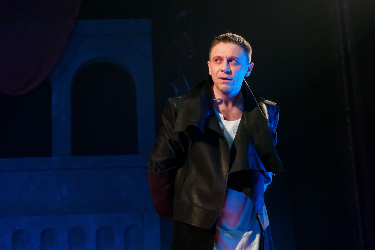 Сегодня Эмиль Талипов (39) фактически главный татарский актер. Его роли, отмечают собеседники газеты, даже маленькие, останутся в истории театра РТ надолго