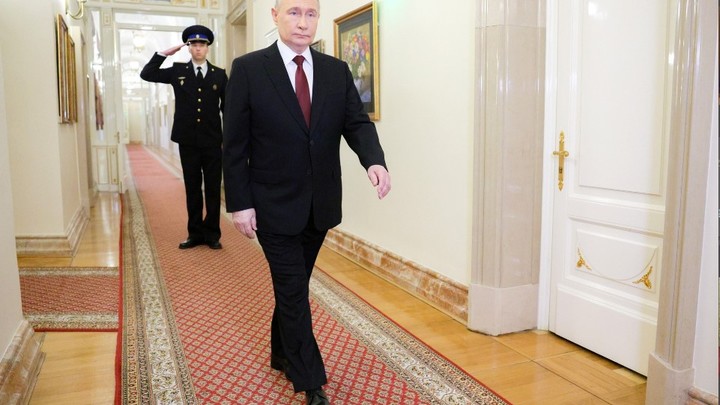 Инаугурация Путина - 2024: Шутка президента, Сигал в очереди и неловкий момент. Что осталось за кадром