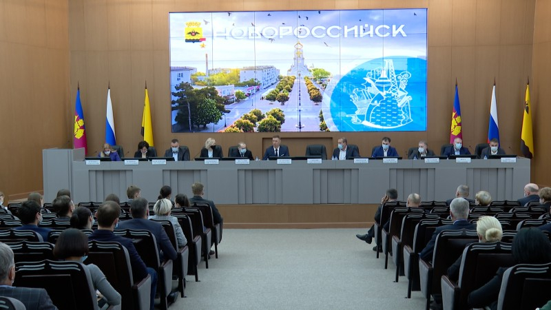 Новороссийск 17.05 24. Совещание администрация Новороссийск 12.12.2023. Совещание администрации Новороссийска 2024 год. Зал совещаний администрация Новороссийск. Аппаратное совещание администрация Новороссийск 12.12.2023.