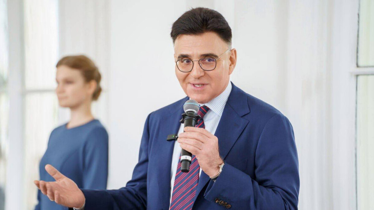 Александр Тащин поздравил с днем рождения генерального директора «Газпром‑Медиа Холдинга» Александра Жарова