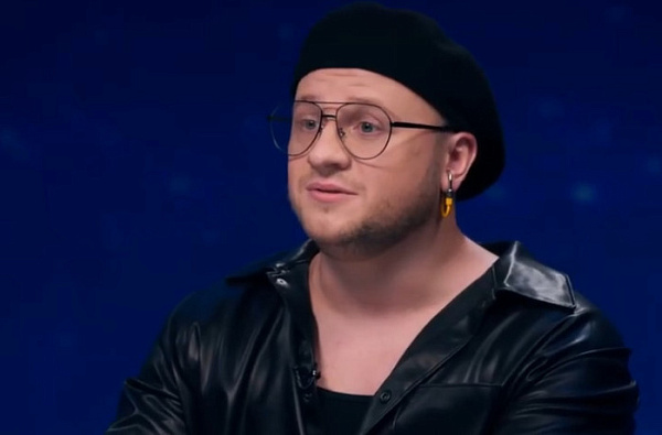 Ведущий популярного интернет-шоу спел песню на бурятском языке