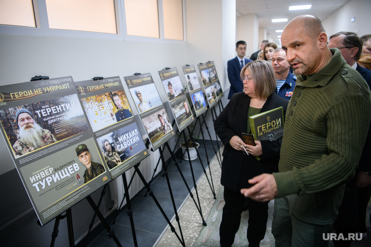 Полпред УрФО Артем Жога в свердловском филиале Фонда «Защитники Отечества». Екатеринбург 