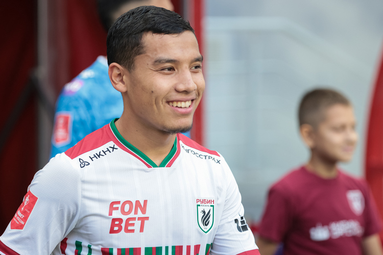 Другой узбекский игрок «Рубина» Умарали Рахмоналиев играет в «Сабахе»