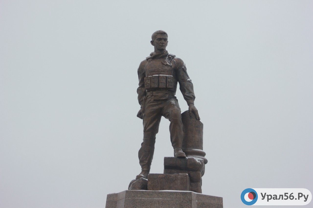 Памятник Александру Прохоренко в Оренбурге. Фото из архива